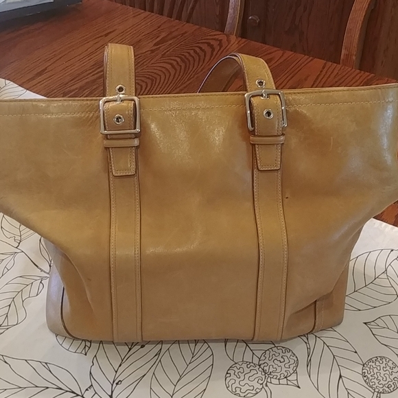 Coach - Picture 2 of 3